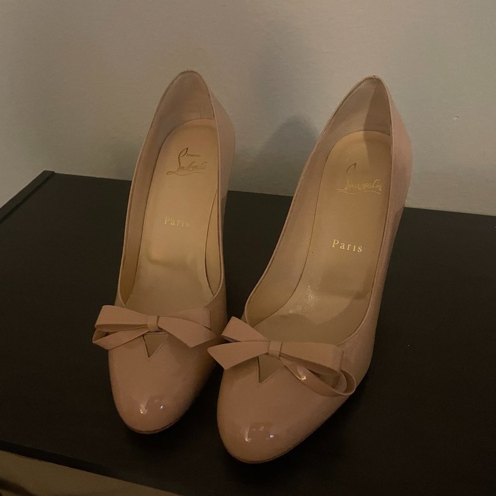 Christian Louboutin Vinodo Bow Cutout Pump, size 8.5, Black Patent